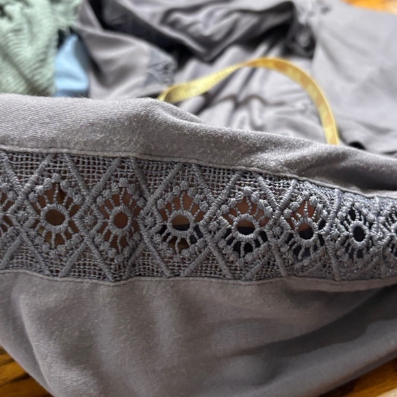 LOFT OUTLET SIZE X-LARGE LAVENDER LONG SLEEVE TOP W/CROCHET LACE ON SLEEVES - Picture 6 of 6